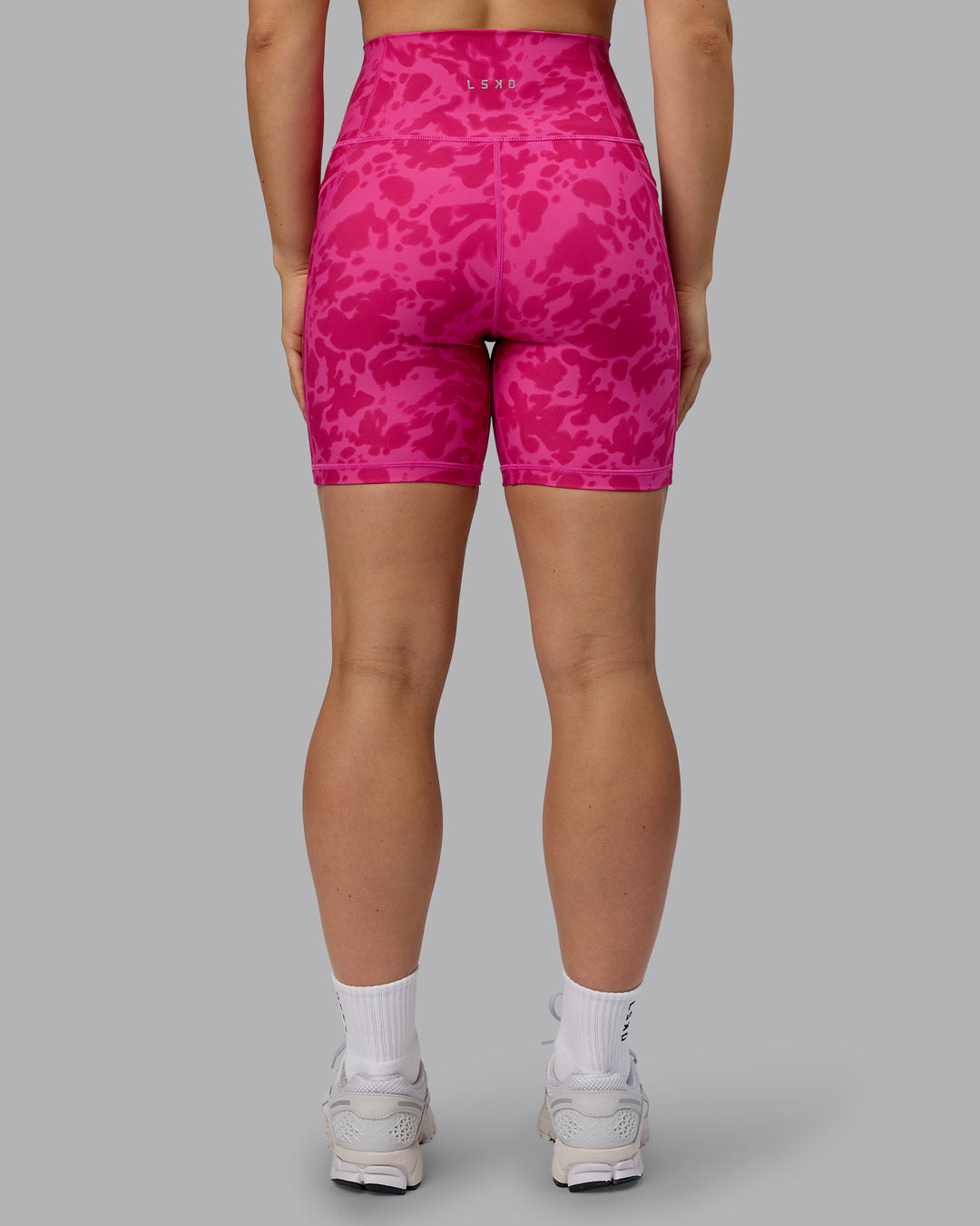 Woman wearing Fusion Ultra High-Rise 6&quot; Short Pockets - Strawberry-Lava Lamp | Model:Zoe | Size:S