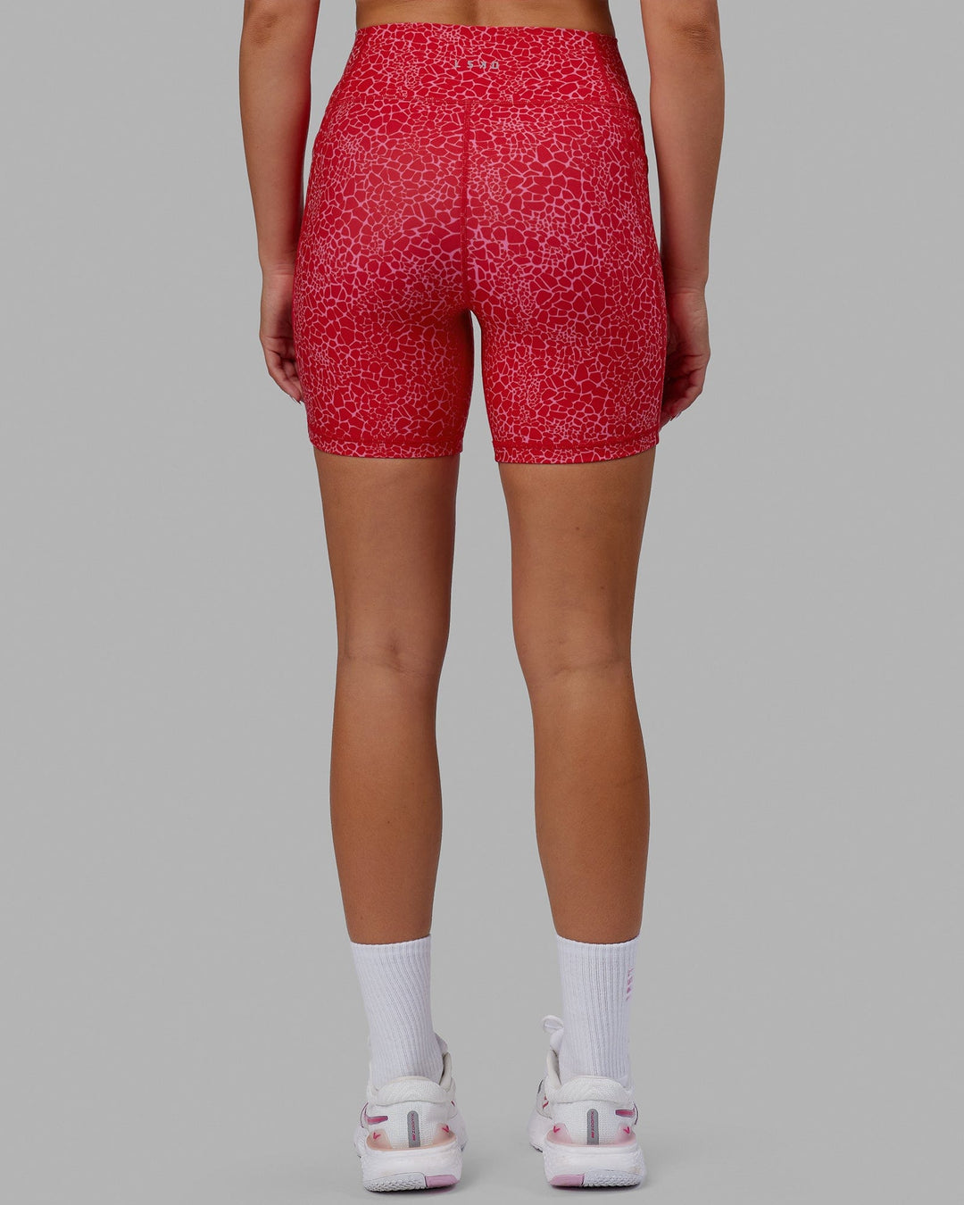 Woman wearing Fusion Mid Short Tights - Pink Vitality