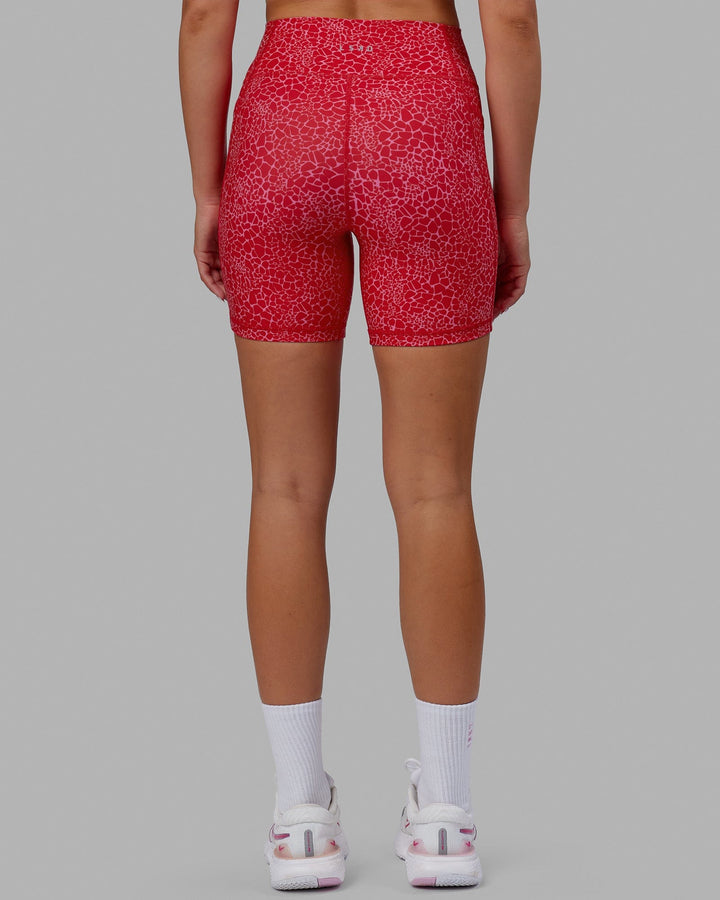 Woman wearing Fusion Mid Short Tights - Pink Vitality