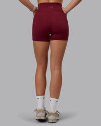 Woman wearing Fusion Ultra High-Rise 4" Short Pockets - Cordovan | Model:Chloe | Size:XS