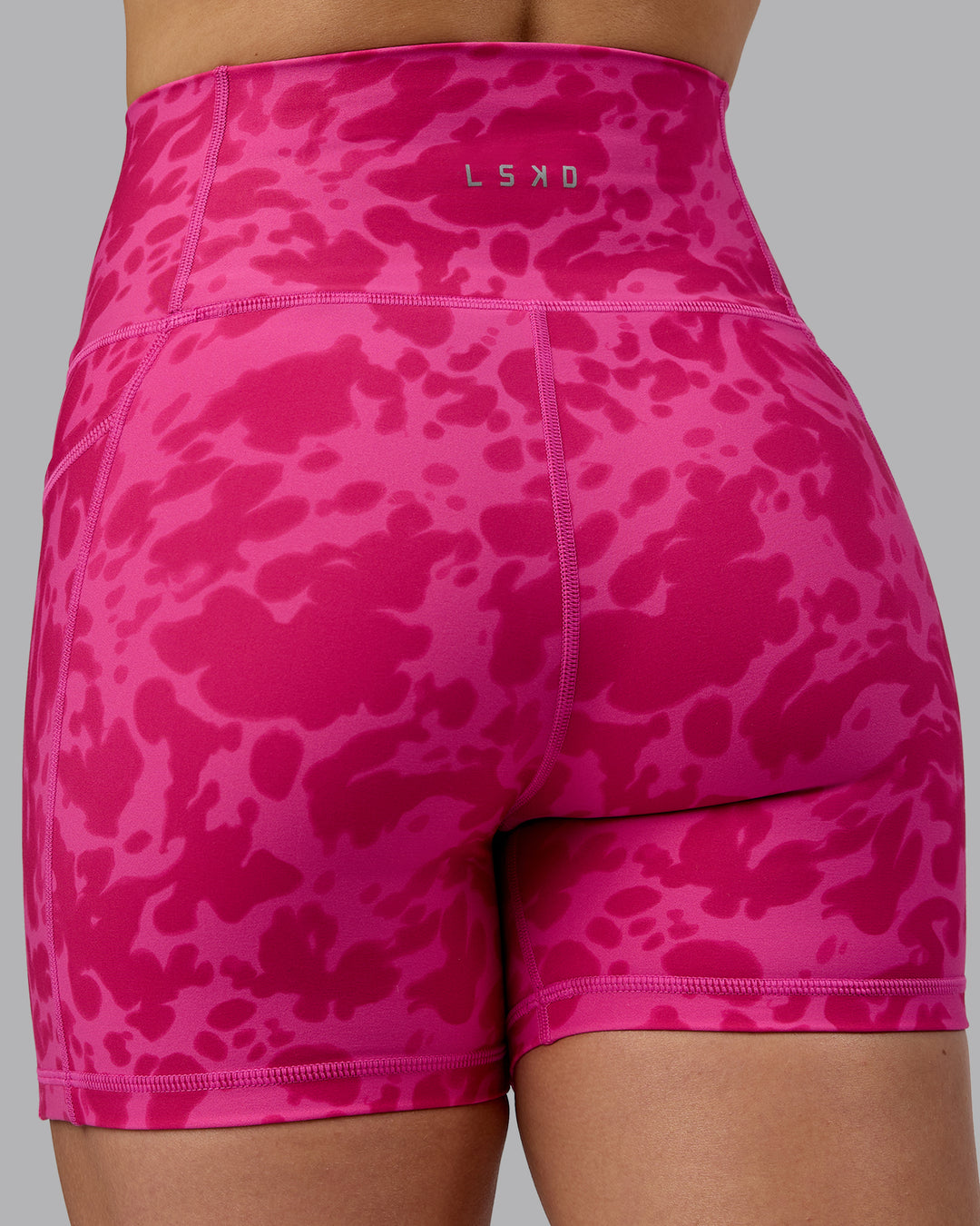 Woman wearing Fusion Ultra High-Rise 4&quot; Short Pockets - Strawberry-Lava Lamp | Model:Zoe | Size:S