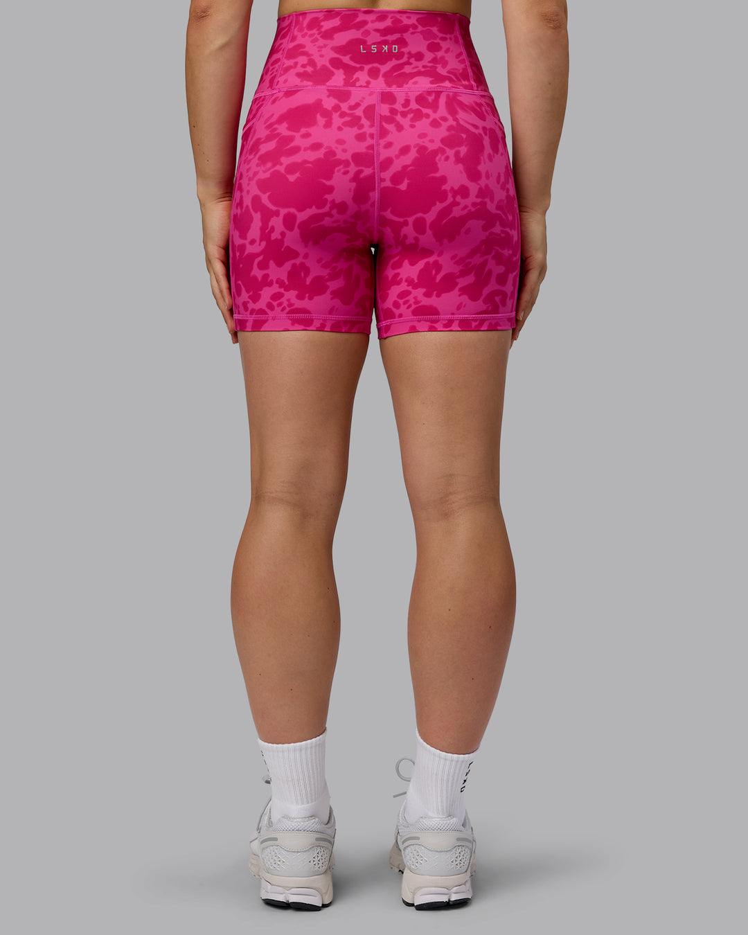 Woman wearing Fusion Ultra High-Rise 4&quot; Short Pockets - Strawberry-Lava Lamp | Model:Zoe | Size:S