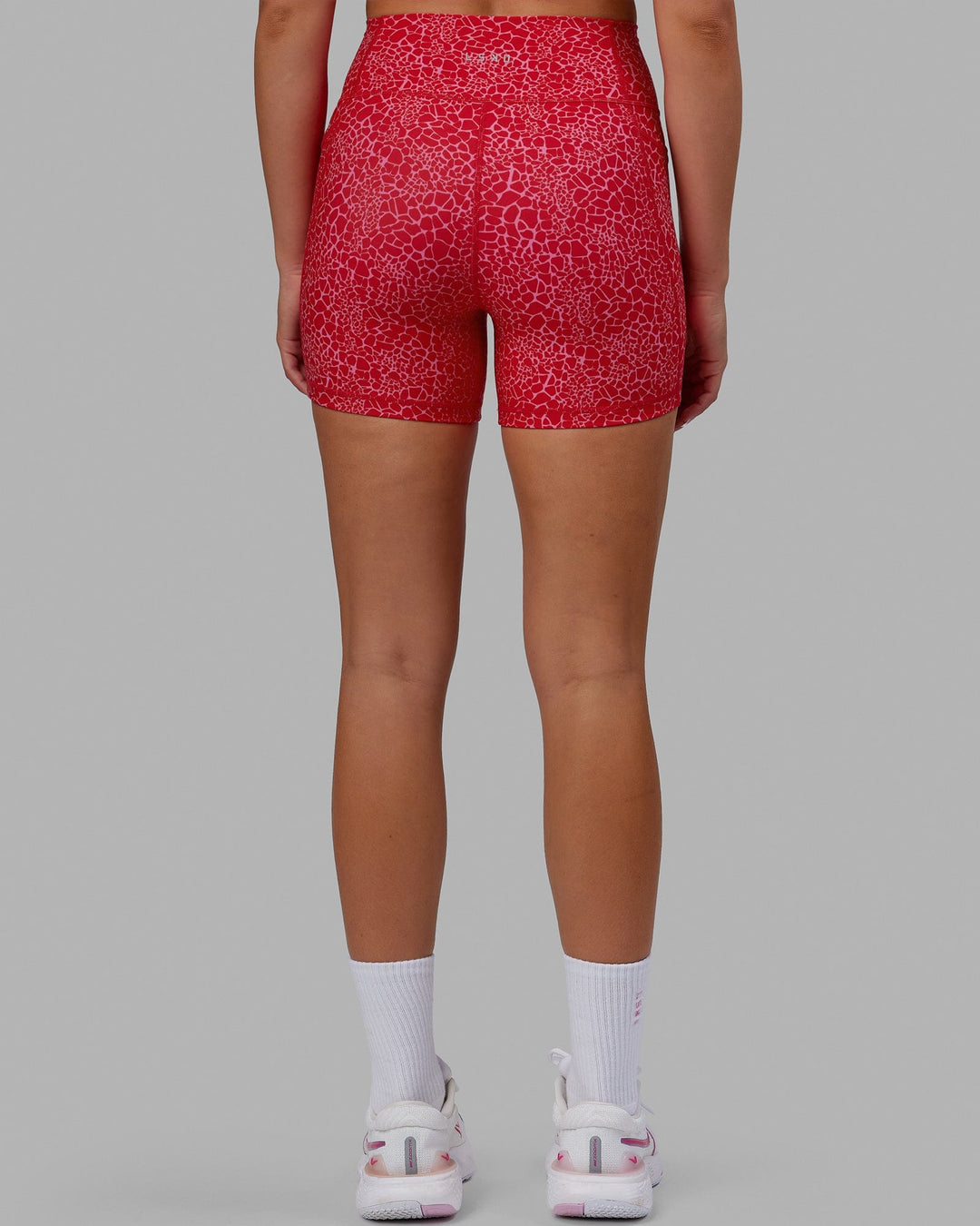 Woman wearing Fusion X-Short Tights - Pink Vitality