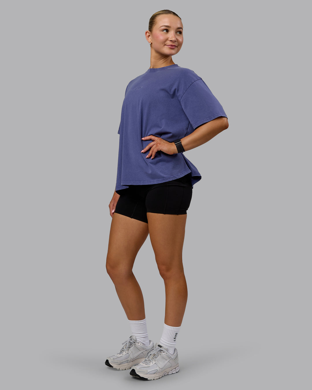Woman wearing Go-To FLXCotton Oversized Tee Washed - Future Dusk