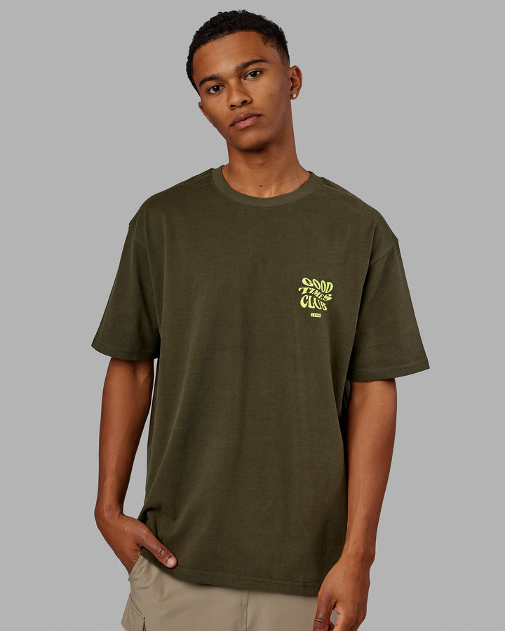 Man wearing Good Times Heavyweight Tee Oversize - Forest Night-Mint