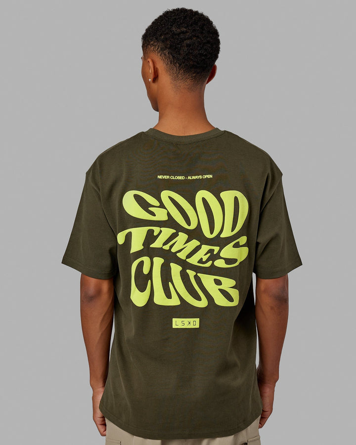Man wearing Good Times Heavyweight Tee Oversize - Forest Night-Mint