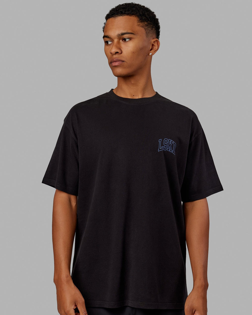 Man wearing Unisex Guild Heavyweight Tee Oversize - Black