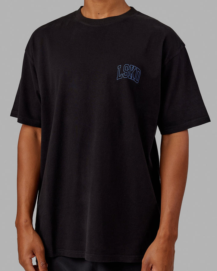 Man wearing Unisex Guild Heavyweight Tee Oversize - Black