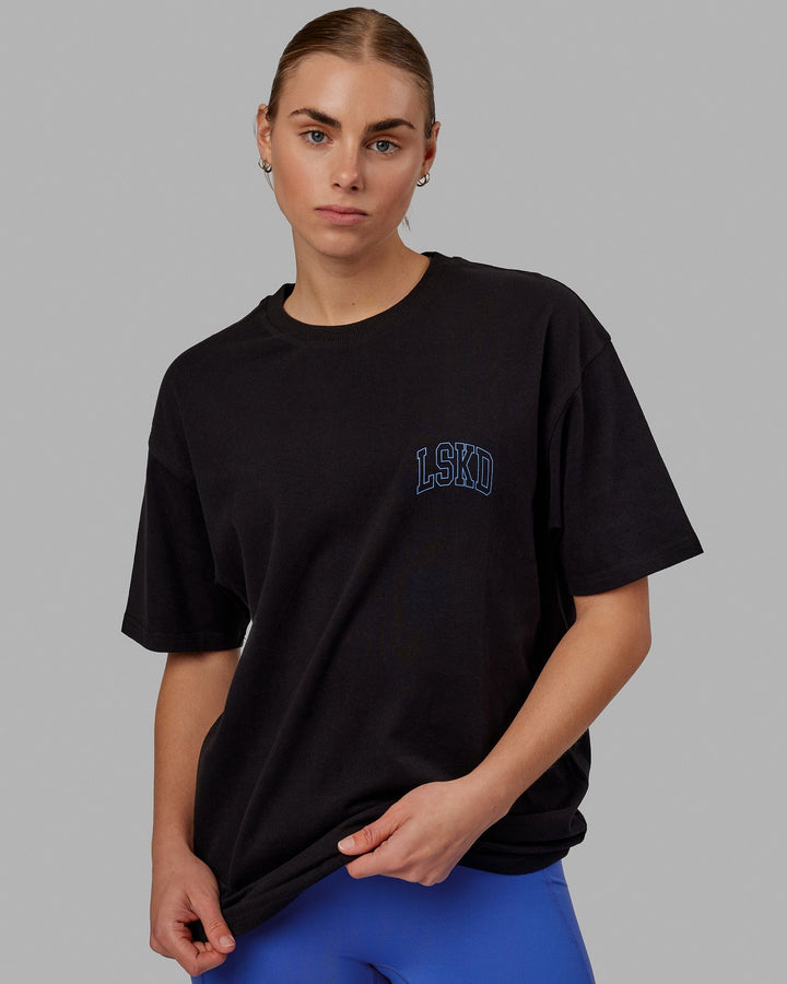 Woman wearing Unisex Guild Heavyweight Tee Oversize - Black