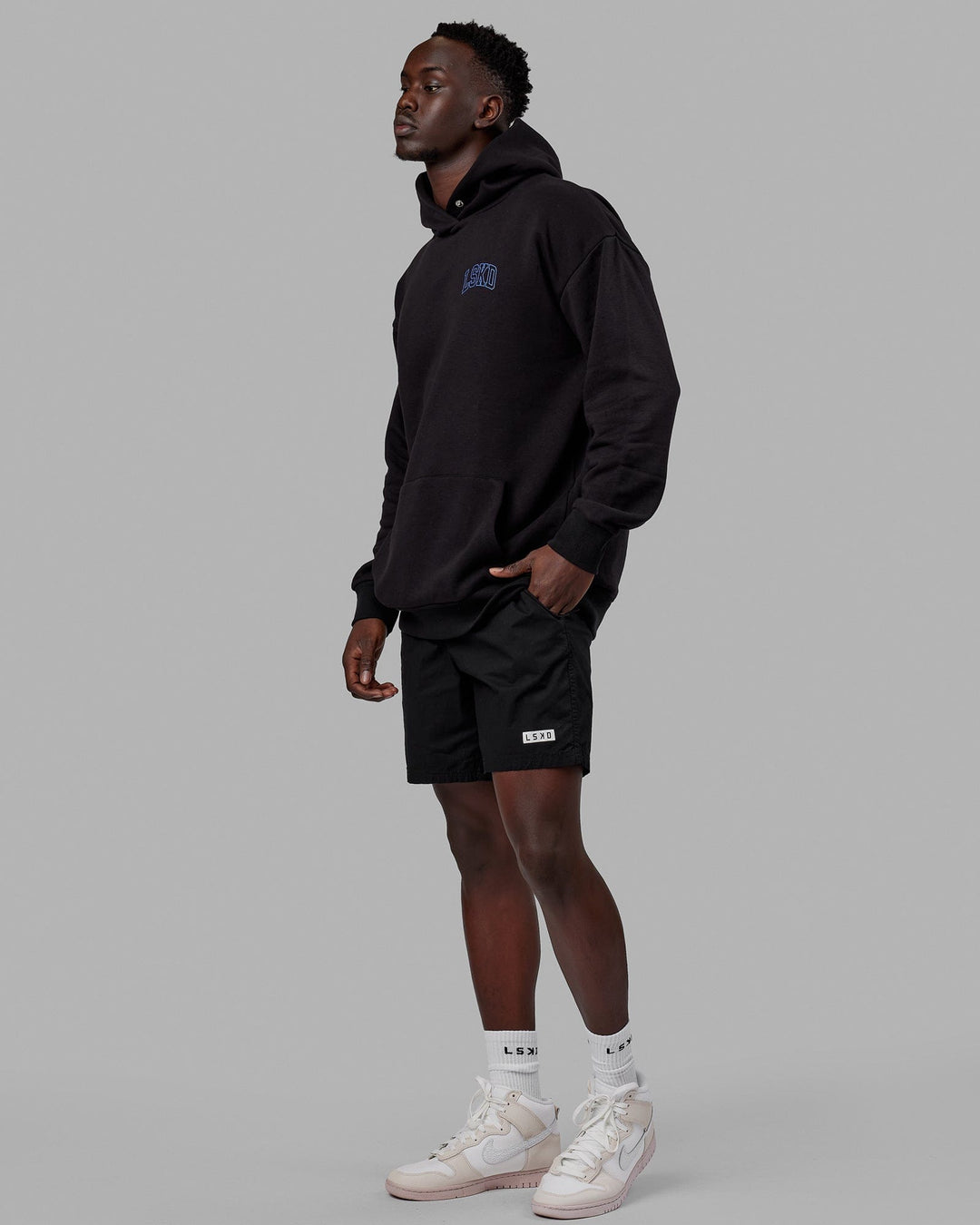 Man wearing Unisex Guild Hoodie Oversize - Black