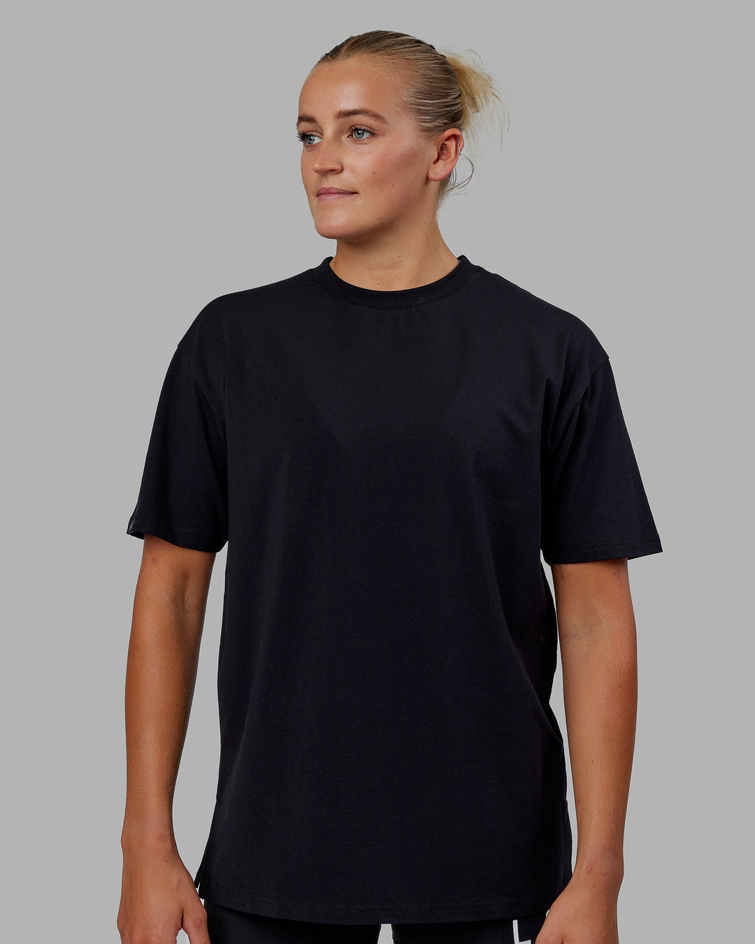 Woman wearing Unisex Lifting Club FLXCotton Tee Oversize - Black-White-Yellow