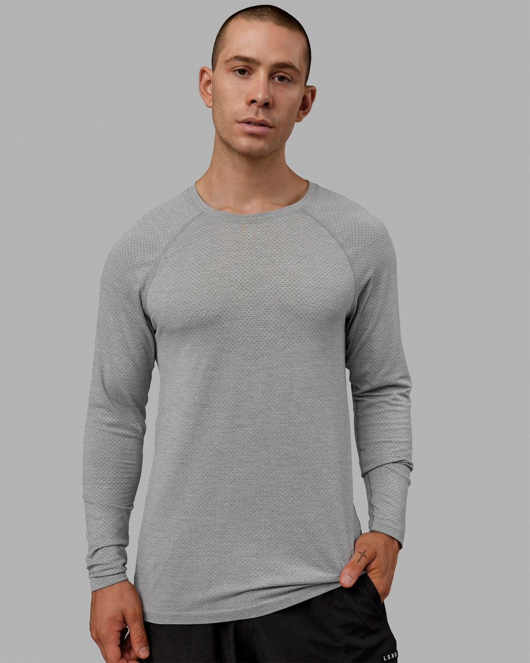 Man wearing AeroFLX+ Seamless Long Sleeve Tee - Light Grey Marl