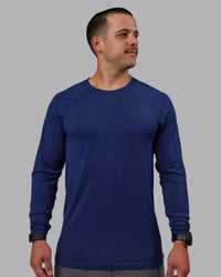 Man wearing AeroFLX+ Seamless Long Sleeve Tee - Midnight Blue/Midnight Blue Marl