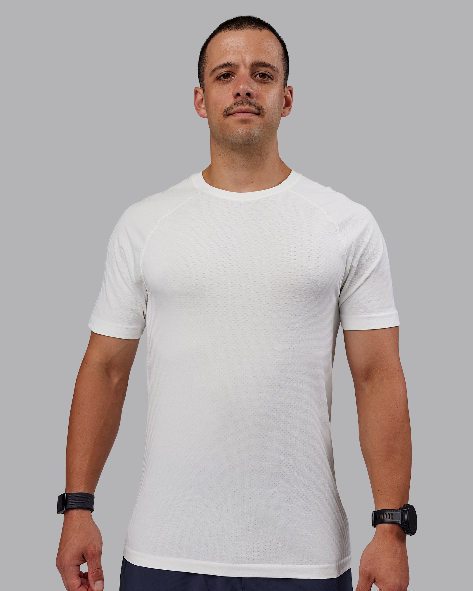 Man wearing AeroFLX+ Seamless Tee - Off White/Off White Marl