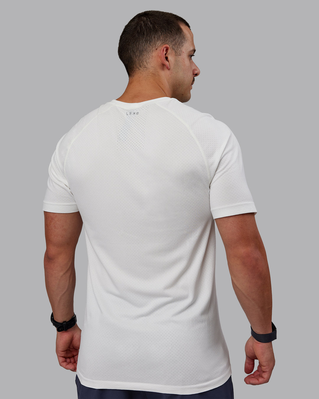 Man wearing AeroFLX+ Seamless Tee - Off White/Off White Marl