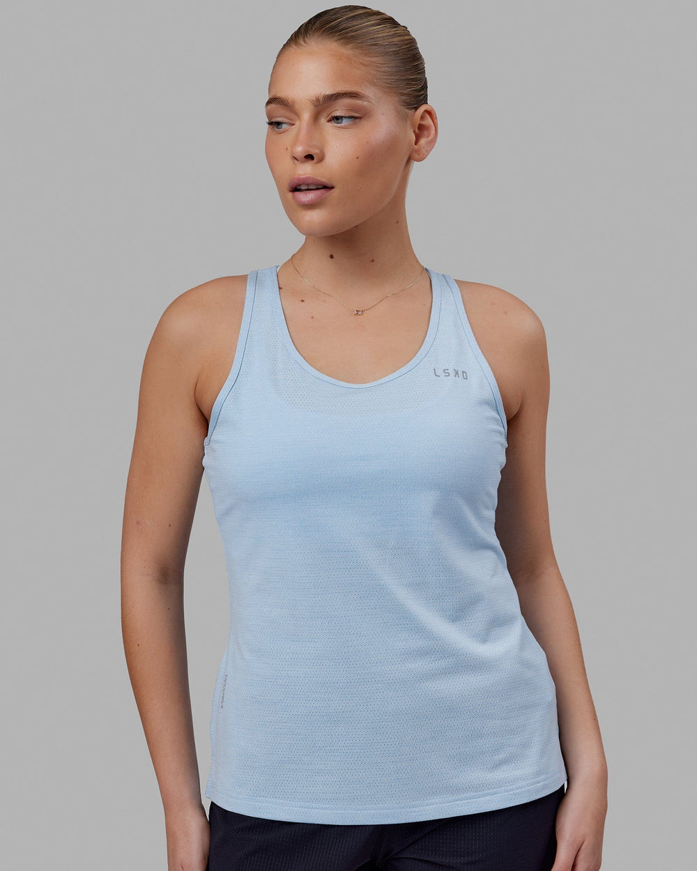 Woman wearing Perform VapourFLX Tank - Windsurfer Marl