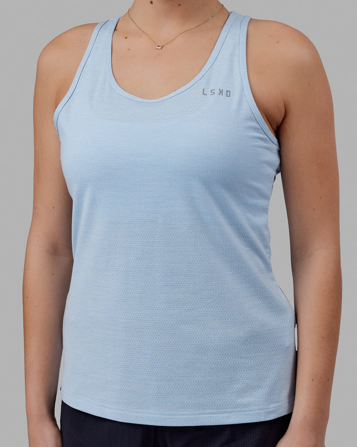 Woman wearing Perform VapourFLX Tank - Windsurfer Marl