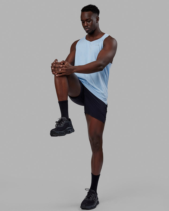 Man wearing Perform VapourFLX Tank - Windsurfer Marl