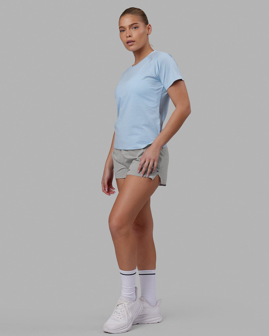 Woman wearing Perform VapourFLX Tee - Windsurfer Marl