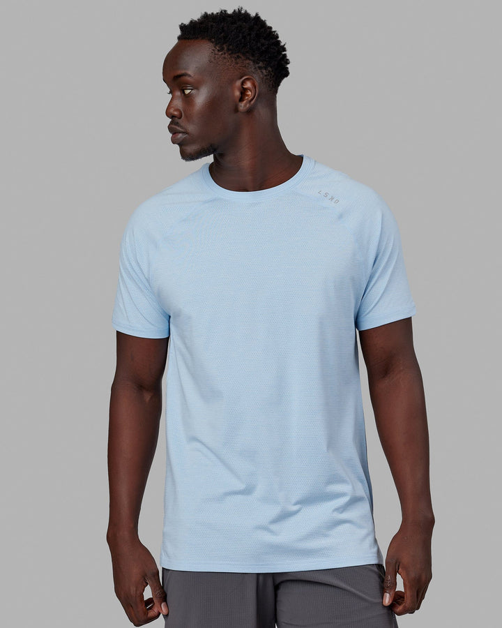Man wearing Perform VapourFLX Tee - Windsurfer