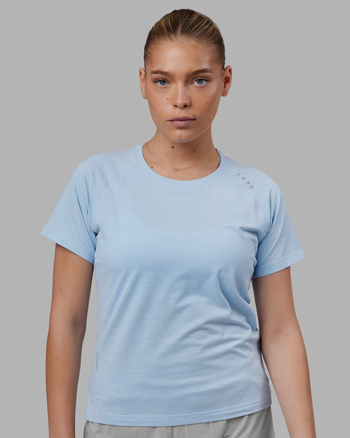 Woman wearing Perform VapourFLX Tee - Windsurfer Marl