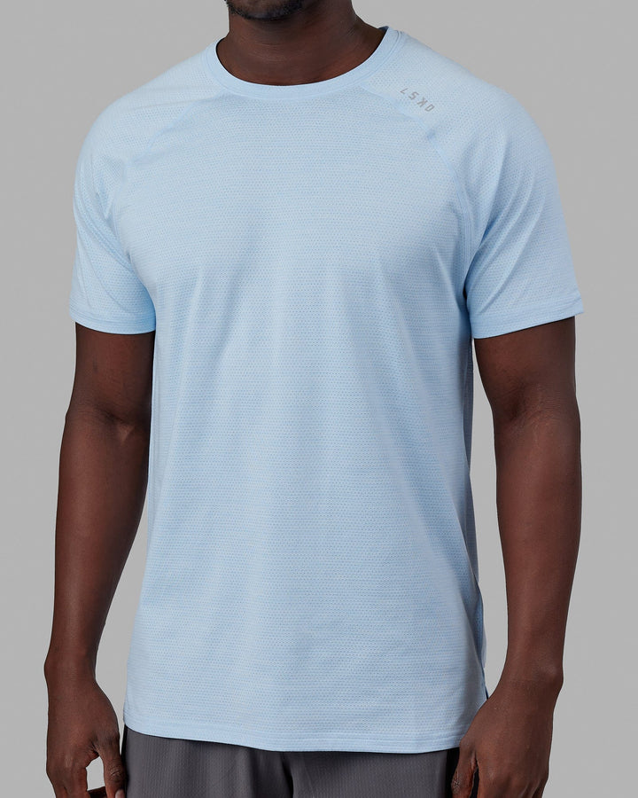 Man wearing Perform VapourFLX Tee - Windsurfer