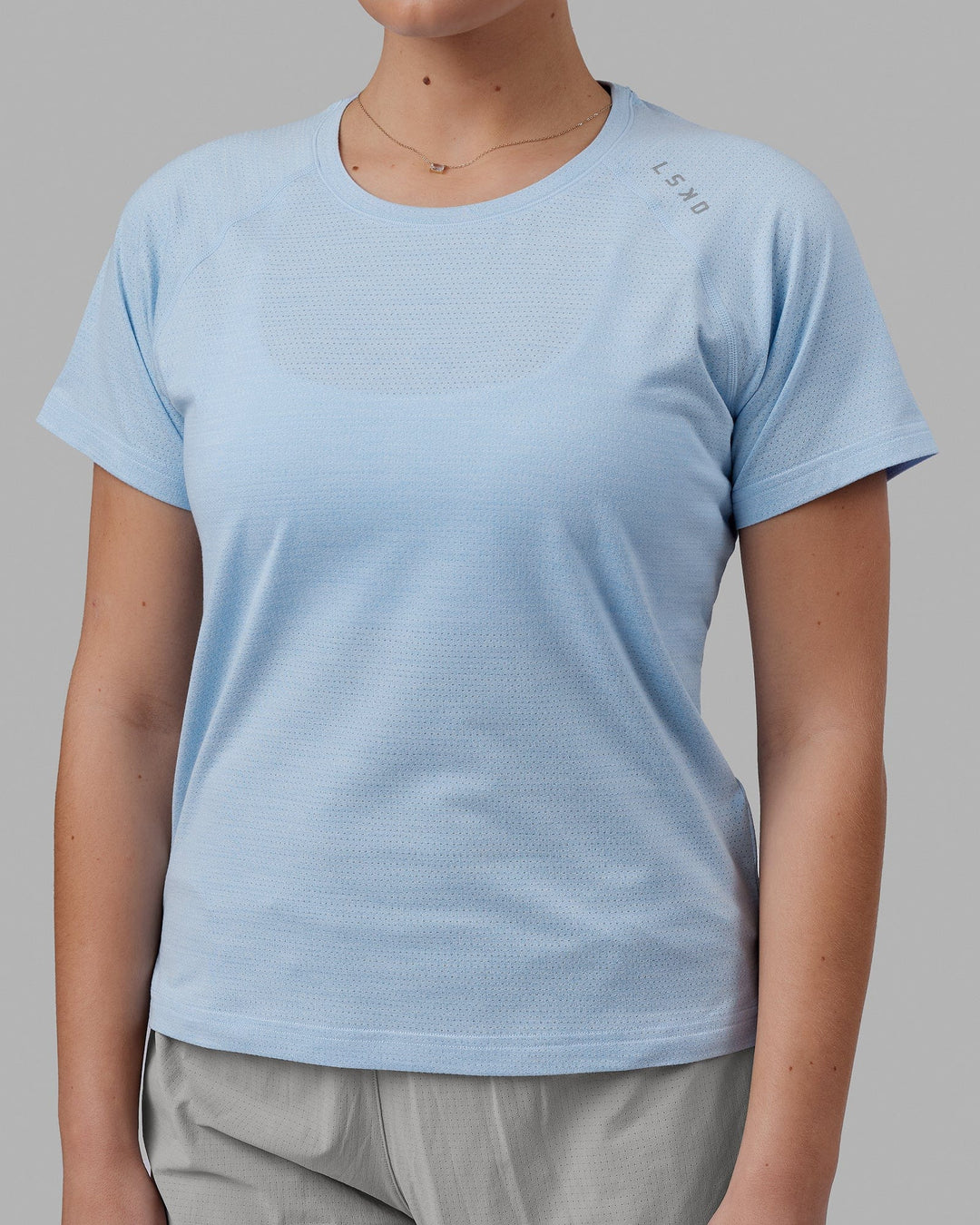 Woman wearing Perform VapourFLX Tee - Windsurfer Marl
