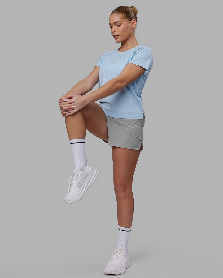 Woman wearing Perform VapourFLX Tee - Windsurfer Marl