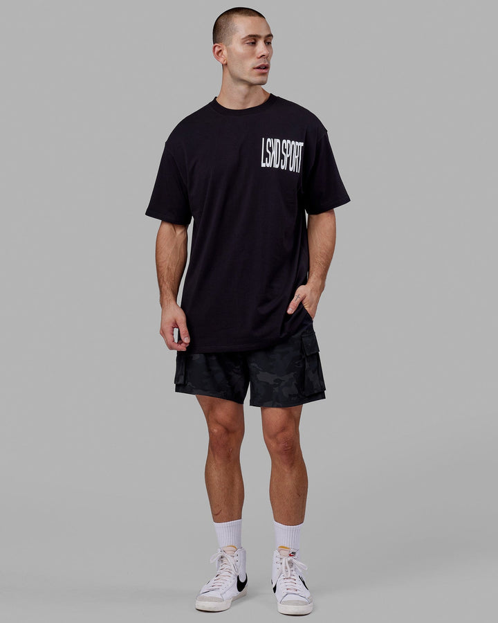Man wearing Proximity Long Line Tee Oversize - Black