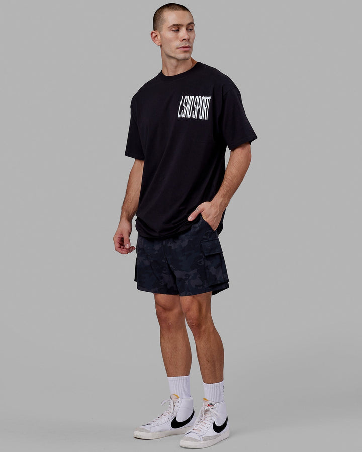 Man wearing Proximity Long Line Tee Oversize - Black