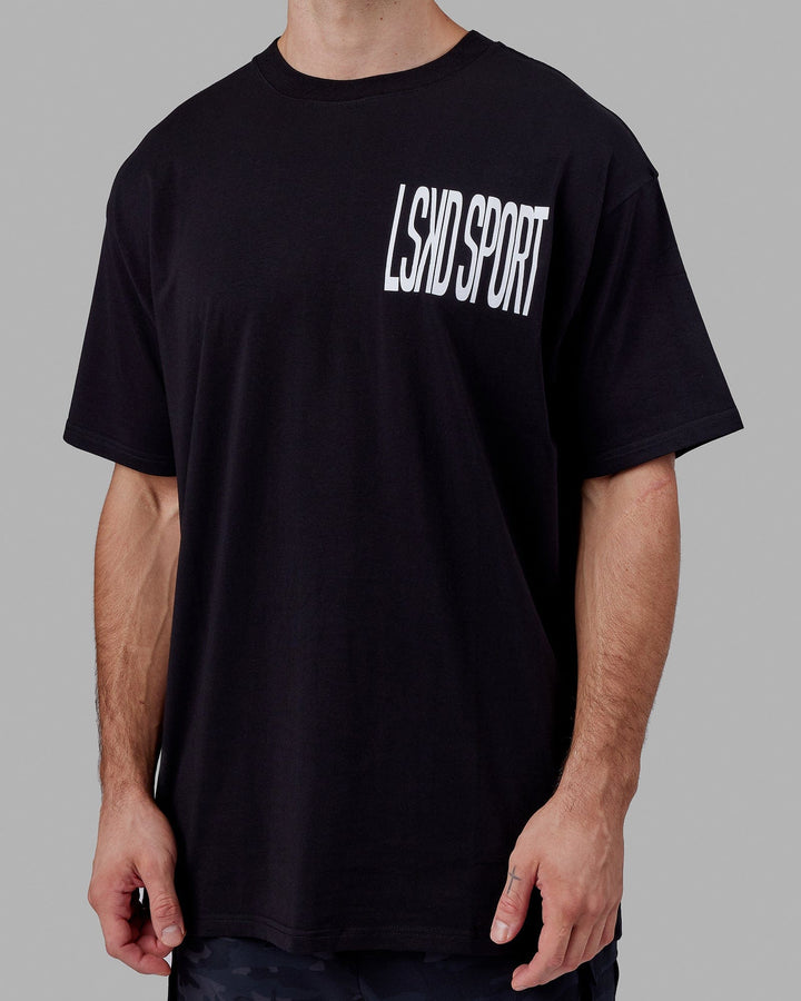 Man wearing Proximity Long Line Tee Oversize - Black