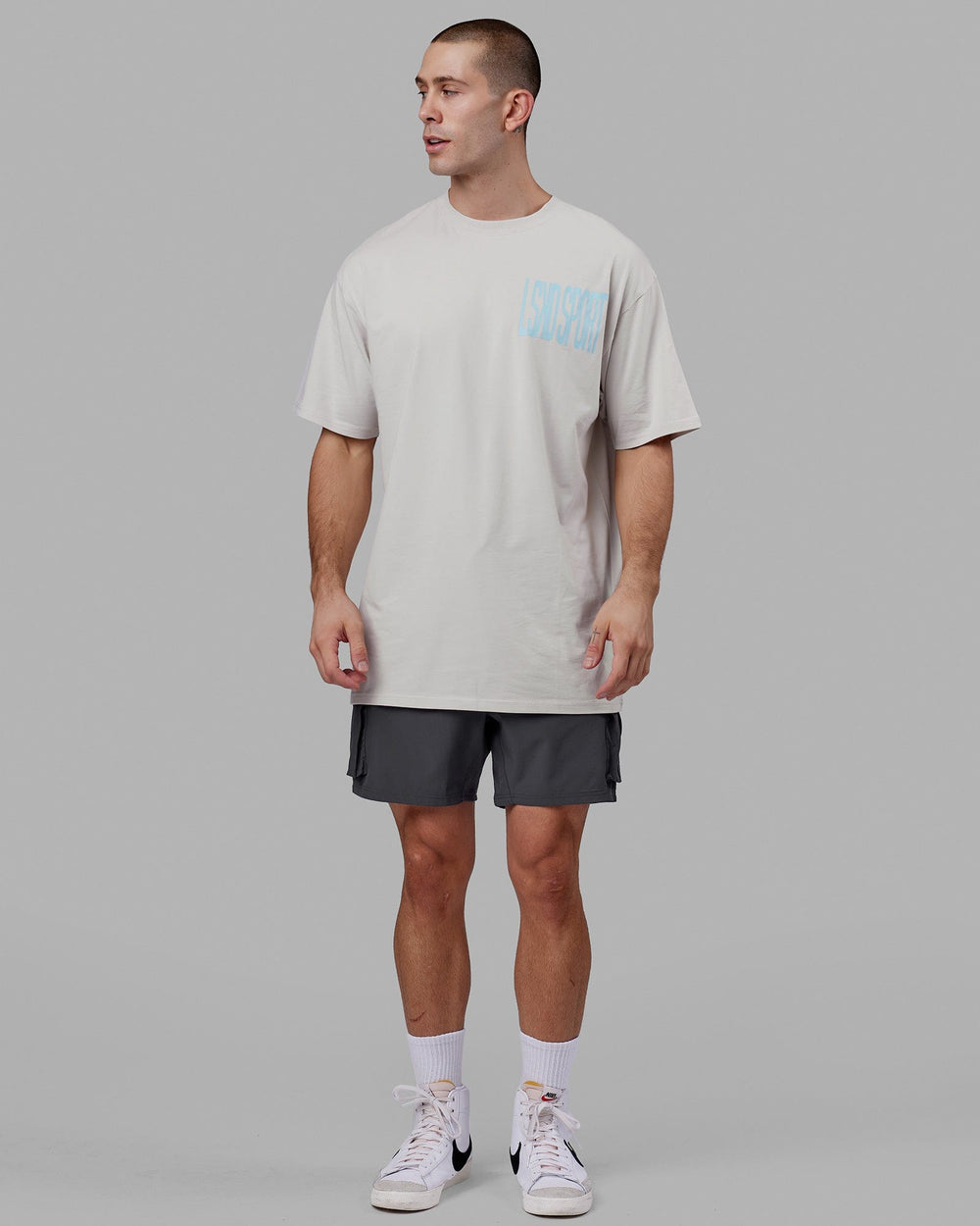 Man wearing Proximity Long Line Tee Oversize - Lunar Rock