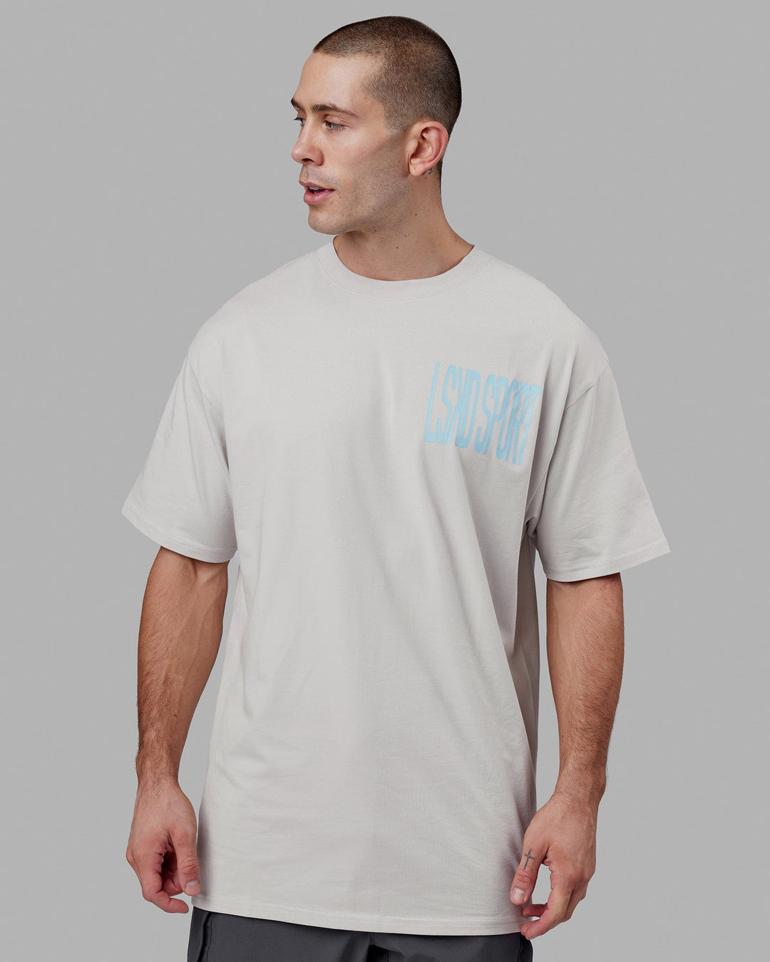Man wearing Proximity Long Line Tee Oversize - Lunar Rock