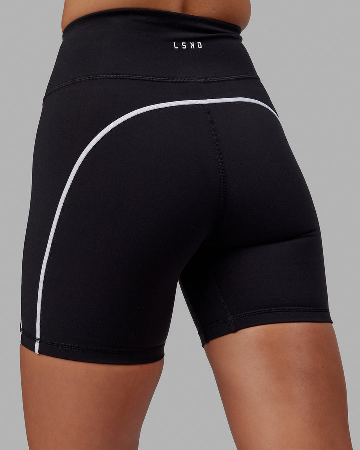 Woman wearing Pulse Mid Short Tight - Black