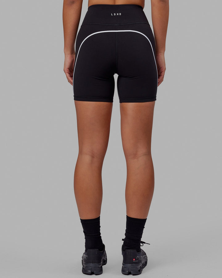 Woman wearing Pulse Mid Short Tight - Black