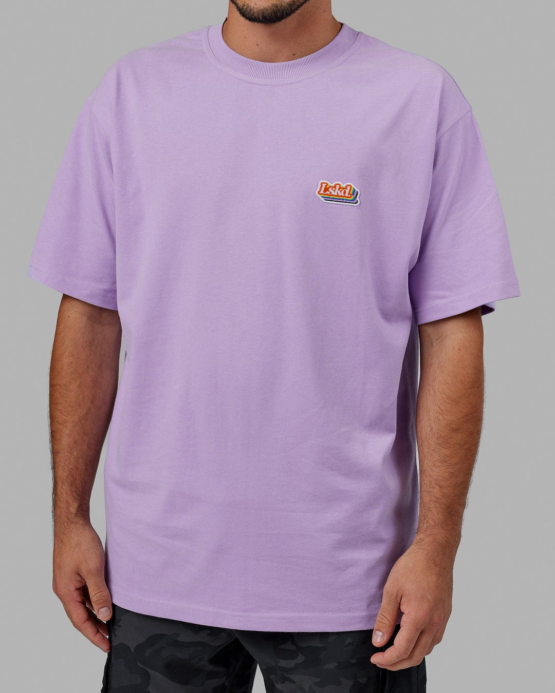 Man wearing Unisex Radiate Heavyweight Tee Oversize - Pale Lilac