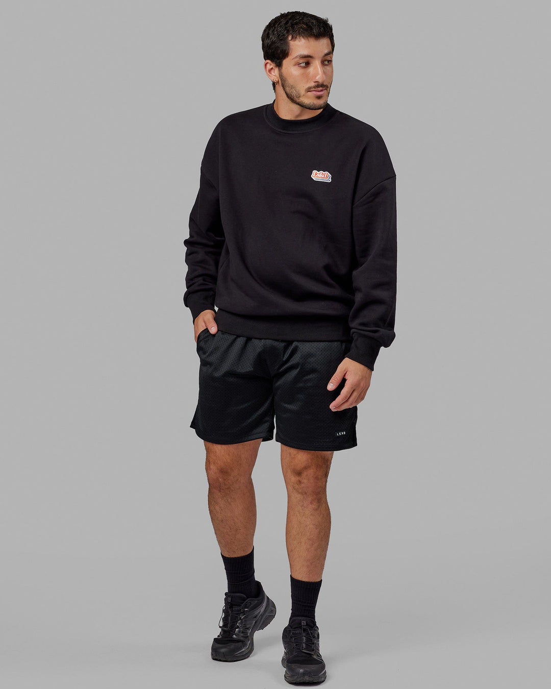 Man wearing Unisex Radiate Sweater Oversize - Black