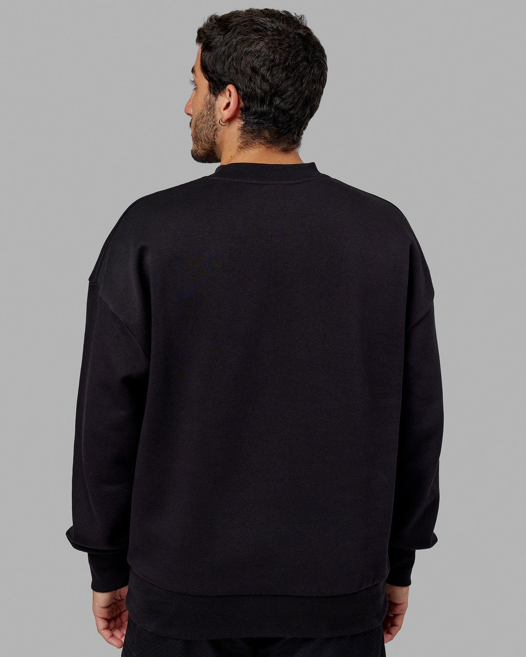 Man wearing Unisex Radiate Sweater Oversize - Black