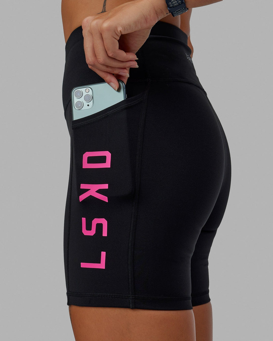Woman wearing Rep Mid Short Tight - Black-Ultra Pink