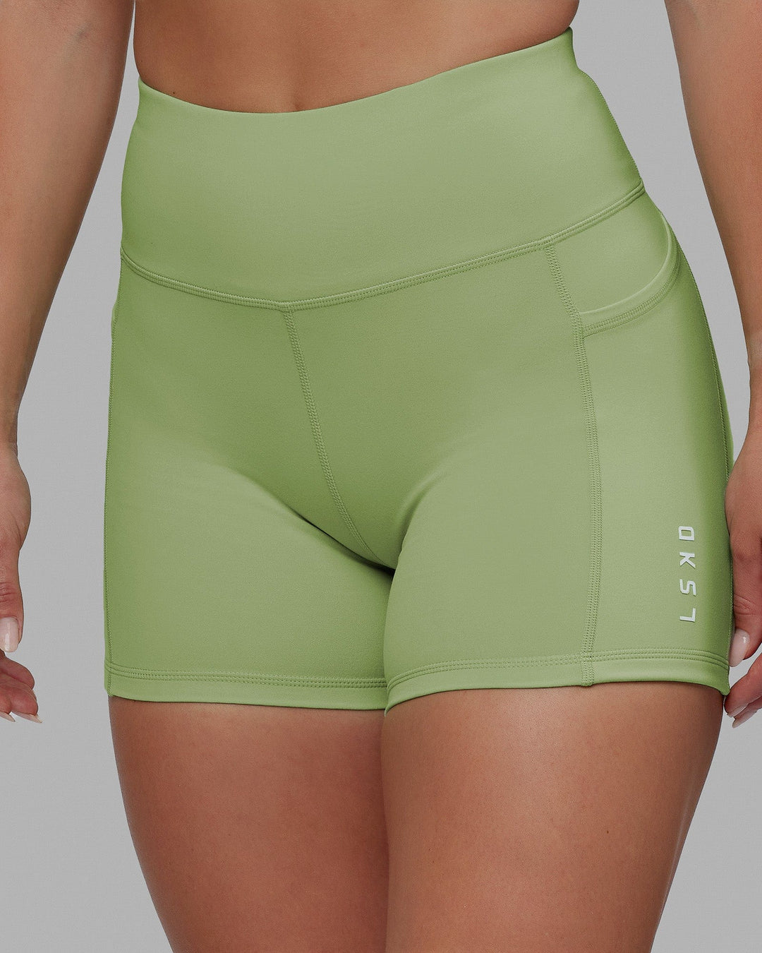 Woman wearing Rep X-Short Tights - Green Fig