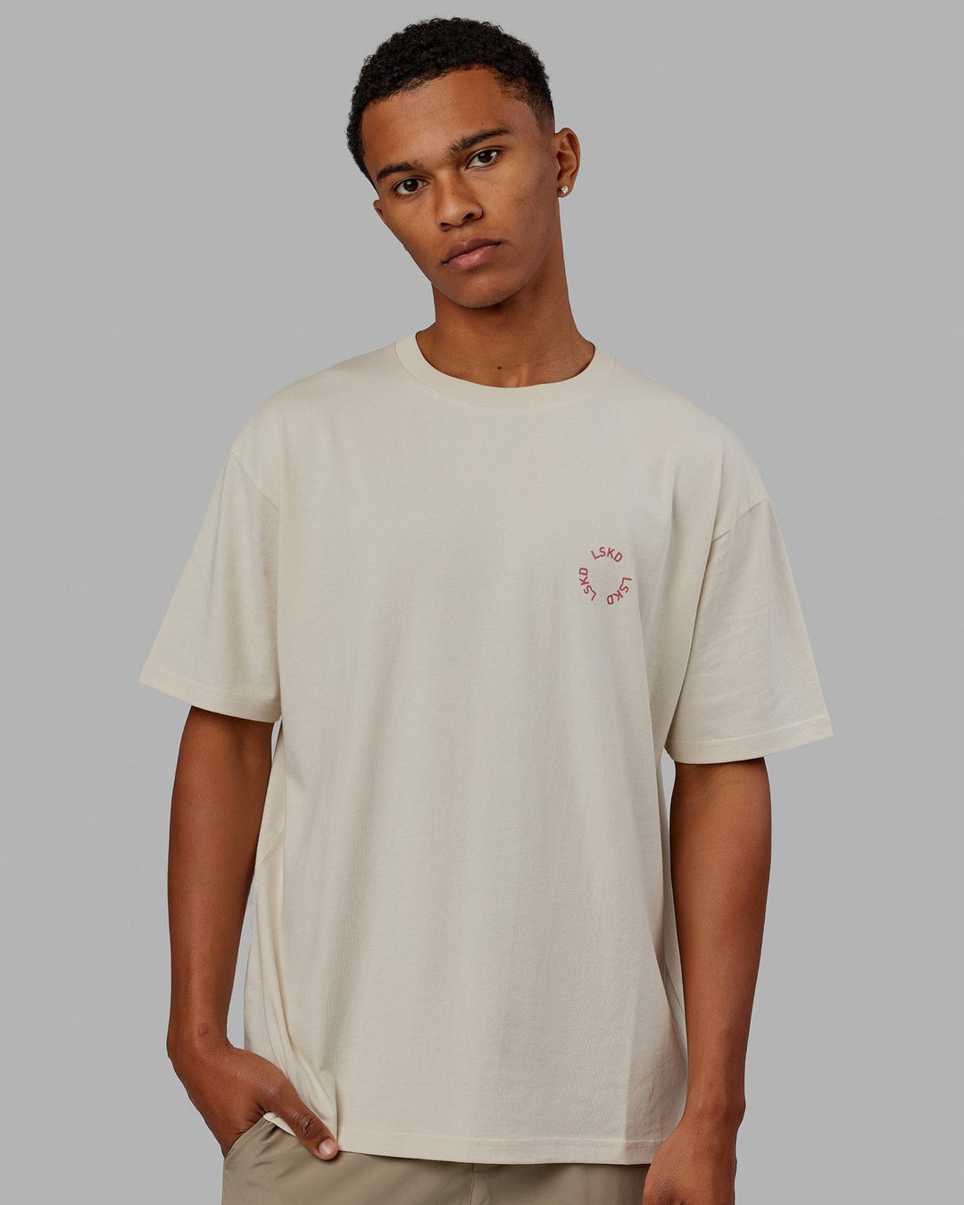 Man wearing Unisex Rotate Tee Oversize - Bone-Mineral Red
