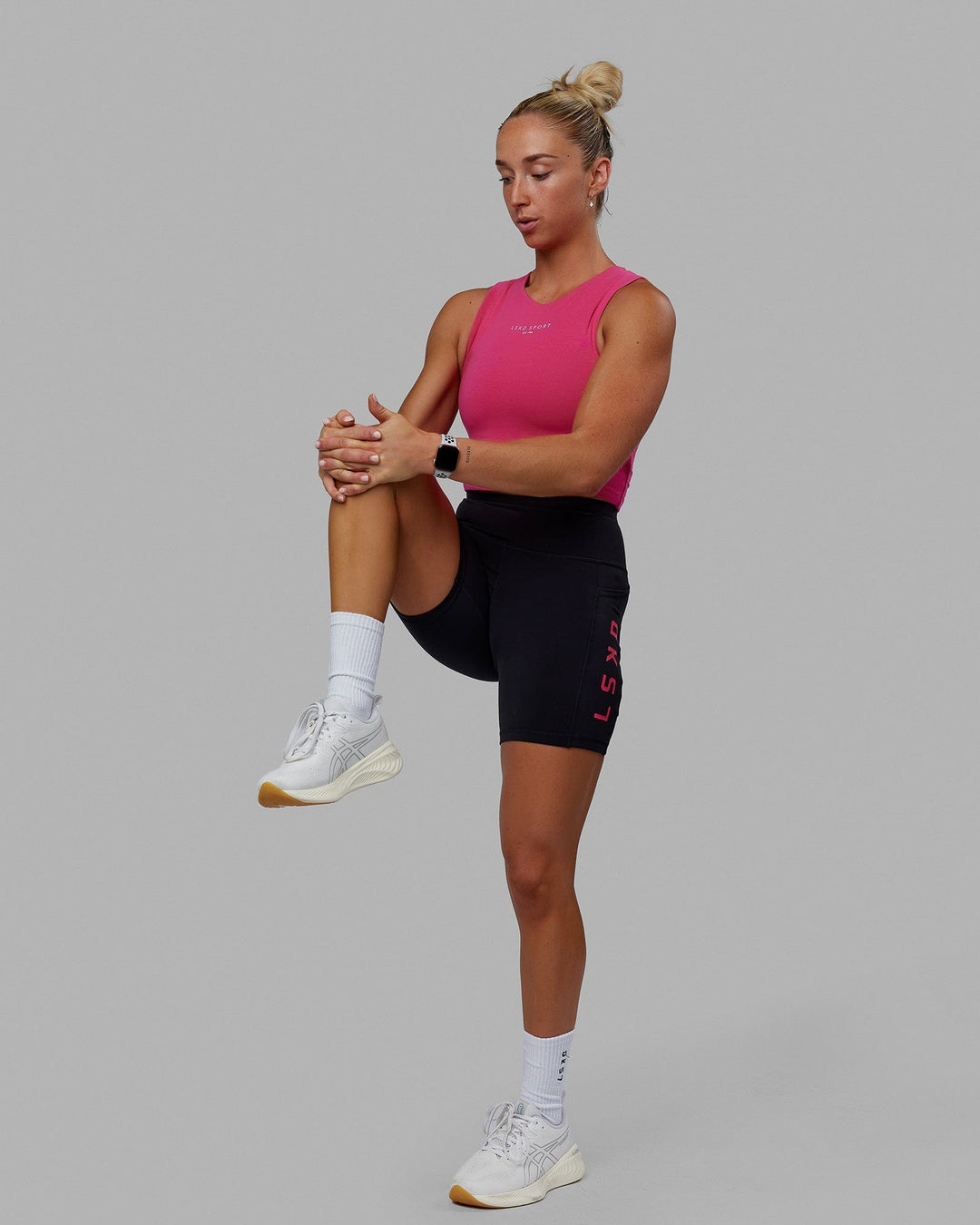 Woman wearing Run Tank - Magenta-White
