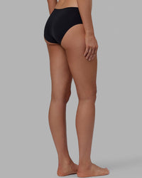 Woman wearing Seamless Brief - Black | Model:Grace | Size:S