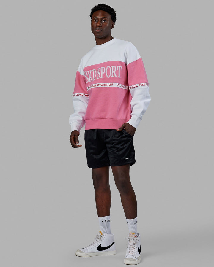 Man wearing Unisex Sportif Sweater Oversize - Pink Rose-White