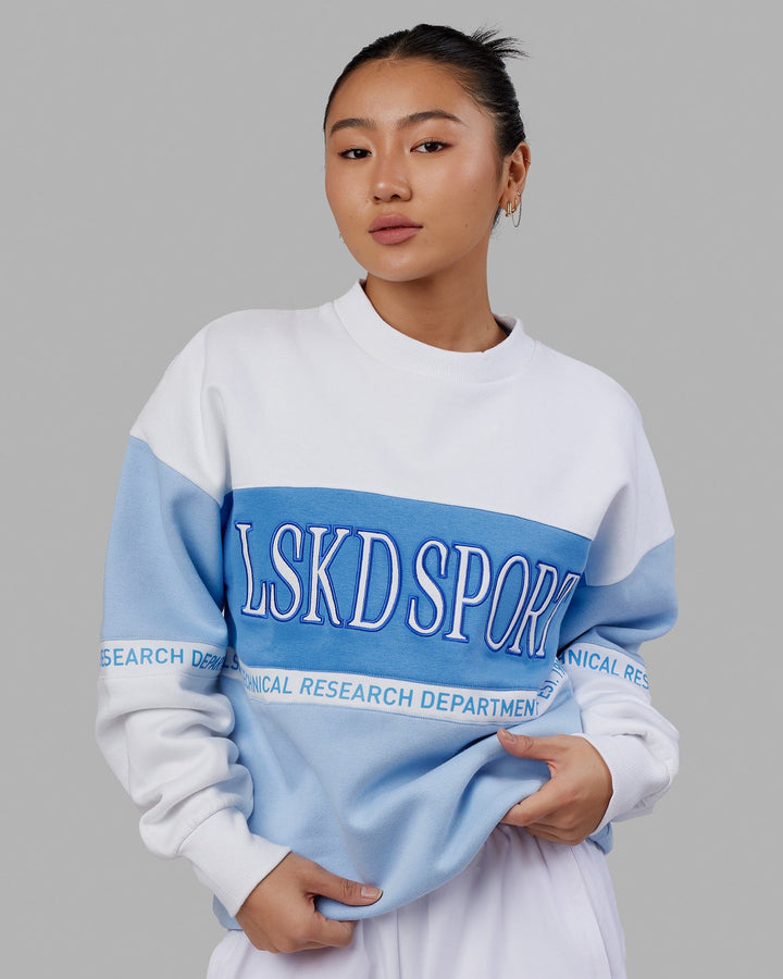 Woman wearing Unisex Sportif Sweater Oversize - Windsurfer-Azure Blue