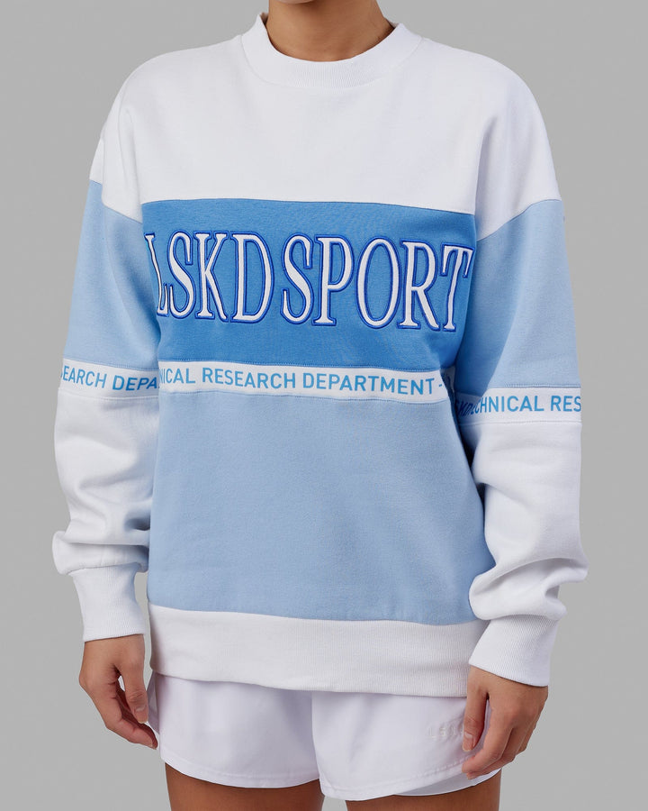 Woman wearing Unisex Sportif Sweater Oversize - Windsurfer-Azure Blue