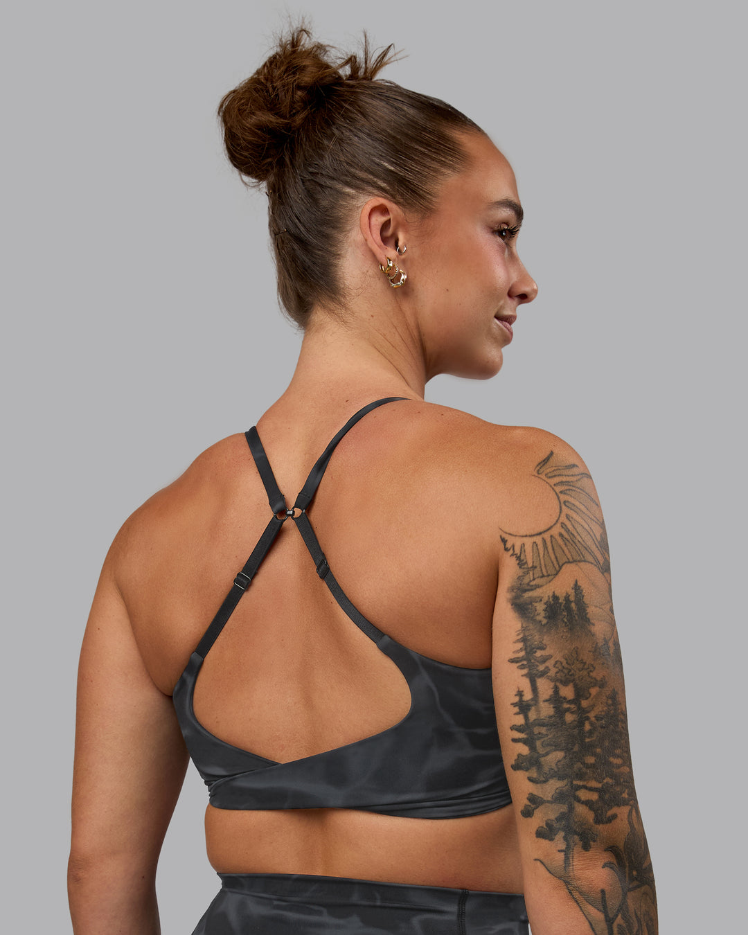 Woman wearing Twist Sports Bra - Tranquil-Black