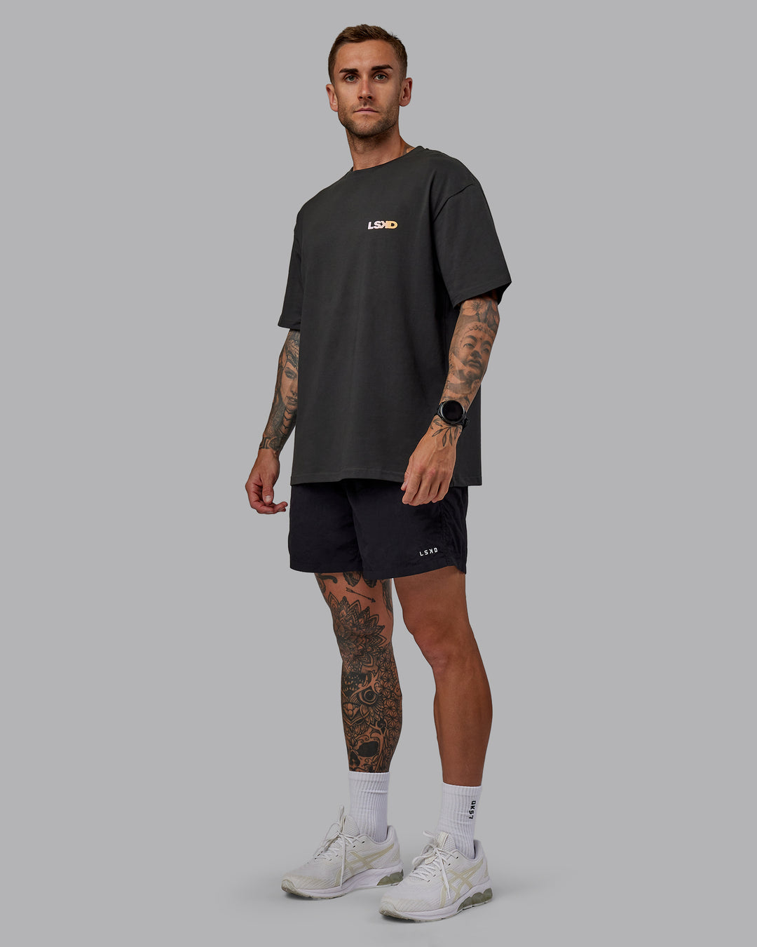 Man wearing Unisex E.T.J FLXCotton Tee Oversize - Pirate Black-Pop Pink