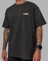 Man wearing Unisex E.T.J FLXCotton Tee Oversize - Pirate Black-Pop Pink