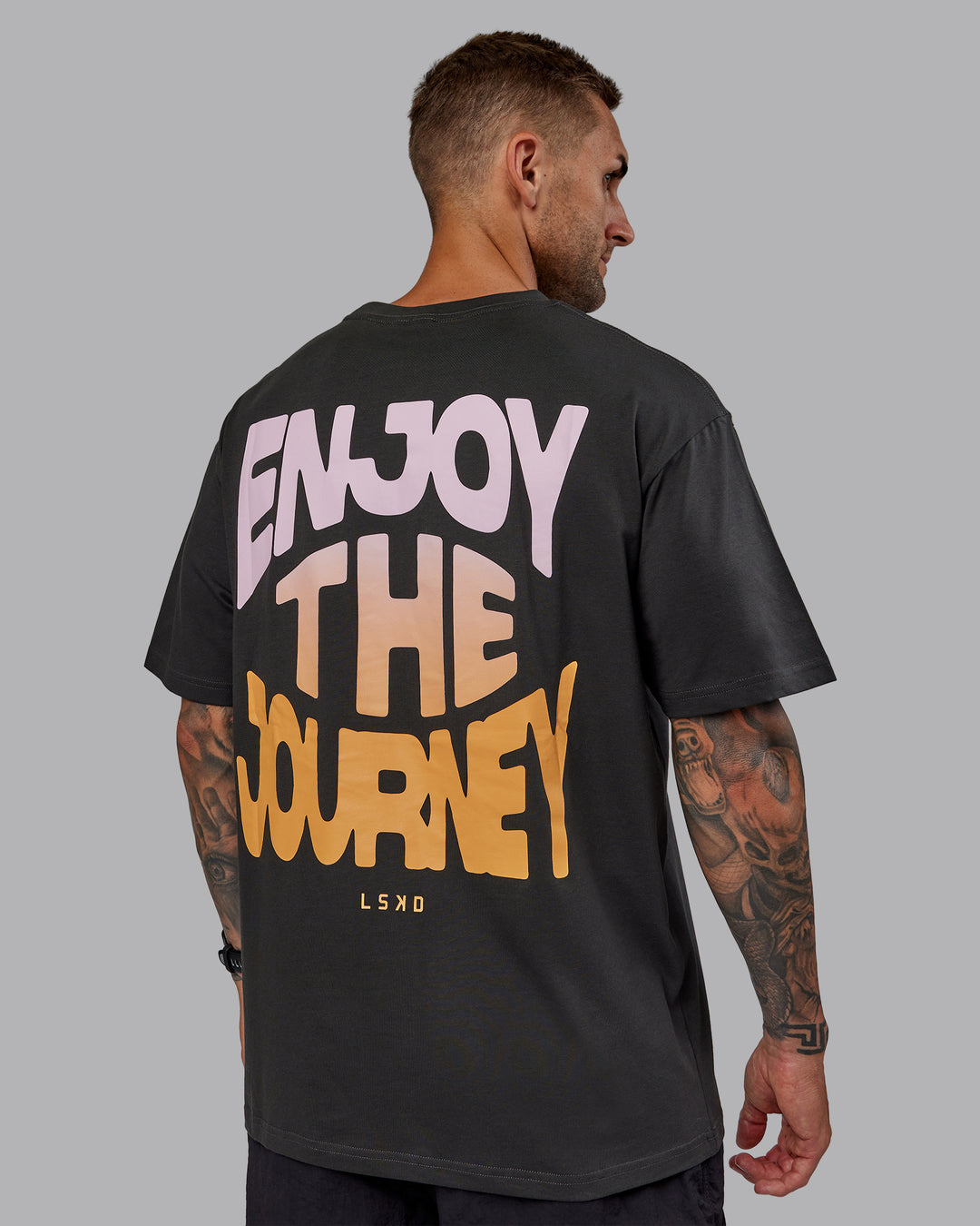 Man wearing Unisex E.T.J FLXCotton Tee Oversize - Pirate Black-Pop Pink